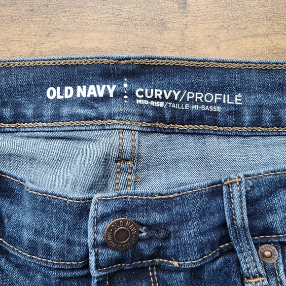 Old Navy / 6 Short / Curvy Mid Rise Jeans - Picture 6 of 7
